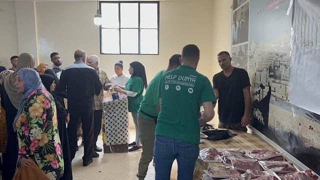 جمعيةHELPDUNYA توزع اضاحي العيد على الاسر الفقيرة في مخيم عين الحلوة